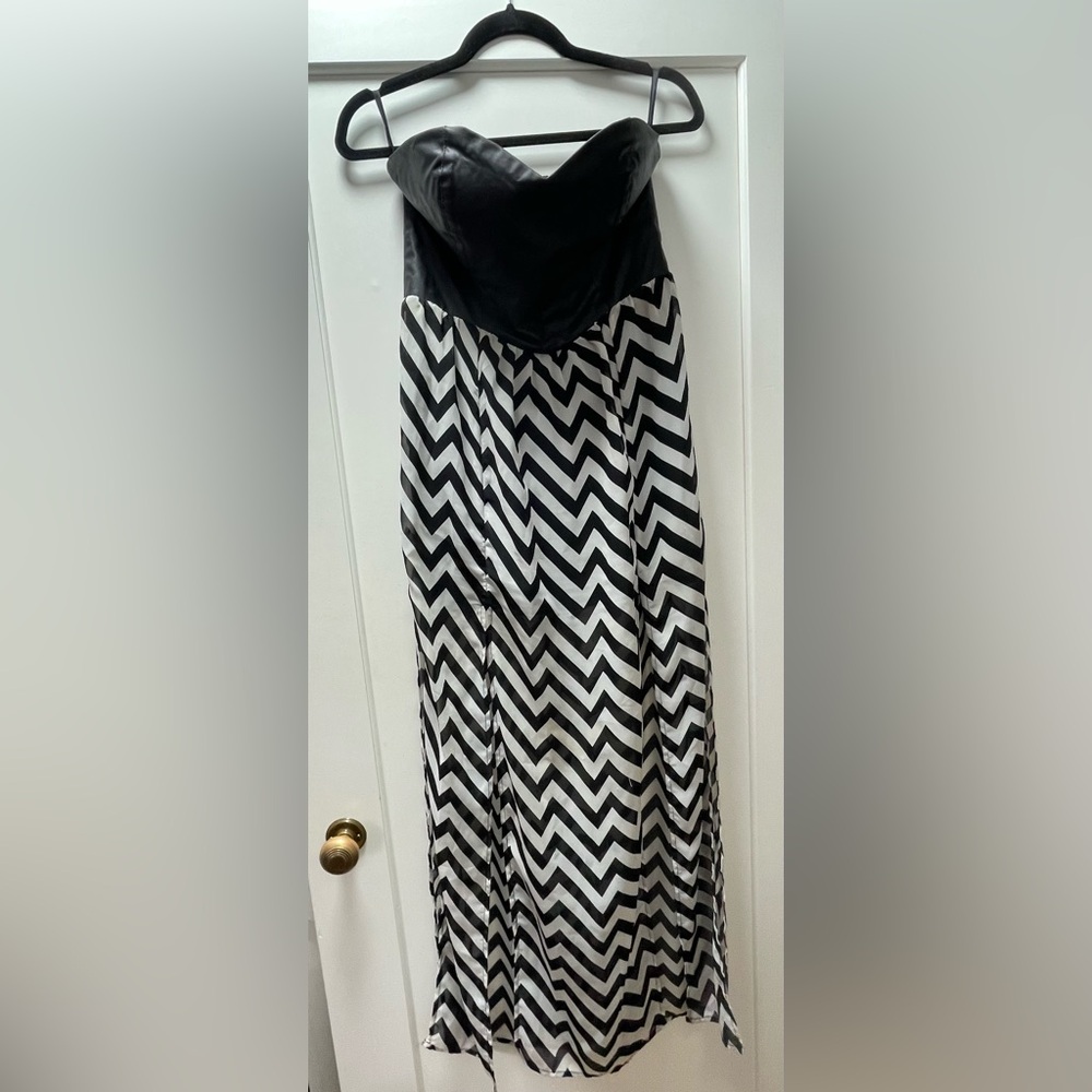 Sans Souci Black and White Asymmetrical A-Line Dress with Slits Large